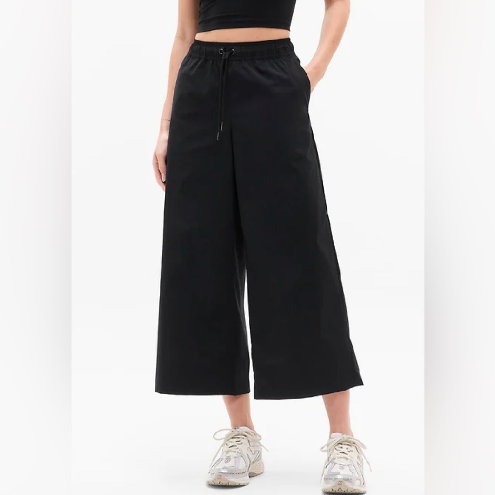 Athleta Midday Mid Rise Crop Poplin Pant
